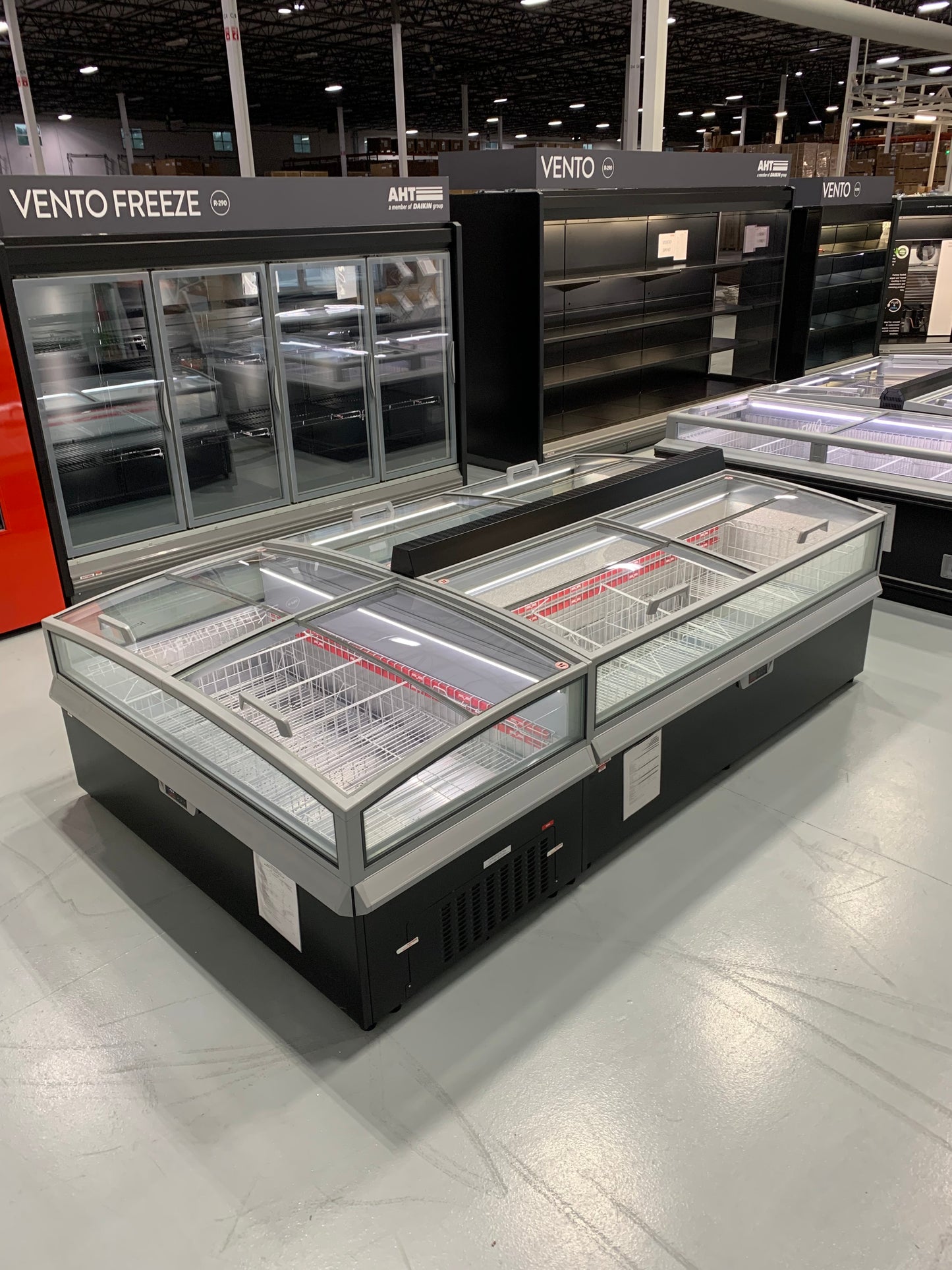 AHT MONTREAL SLIM - Multi-Temp Merchandiser